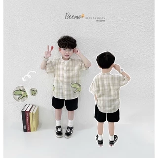 Bộ sơ mi kẻ cổ tàu in hình cá sấu cho bé trai Beemo Chất liệu vải kẻ thoáng mát thấm hút mồ hôi tốt, phối quần kaki B602
