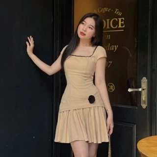 Đầm linen EVELYN kem cổ vuông dáng ngắn phối ren tùng xếp ly cao cấp Callene (CC464)