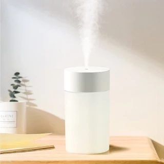 Máy phun sương tạo ẩm cầm tay Fujihome HM01 thiết kế hình trụ , nhỏ gọn vừa lòng bàn tay