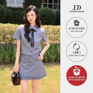 Set Áo croptop cổ đức cách điệu đính nơ in họa tiết 2T06.2502K, Chân váy họa tiết xếp ly 2 tầng 4S06.2502K, Set Monogram