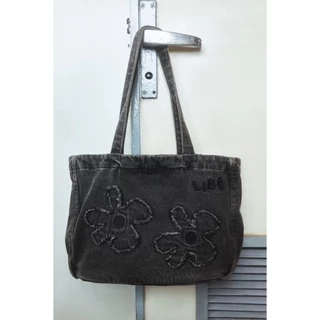 LIBÉ WORKSHOP - Túi tote vải denim thêu hoa hoạ tiết viền rách màu xám