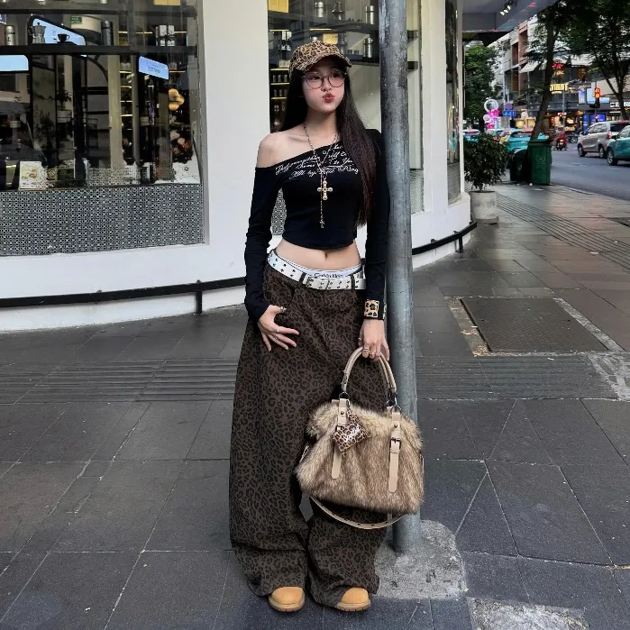 Ảnh 𝐊𝐈𝐋𝐋 𝐒𝐘𝐒𝐓𝐄𝐌 Áo lệch vai dài tay cài nút co giãn ôm body tôn dáng in chữ cá tính 𝐆𝐑𝐎𝐎𝐕𝐄 4