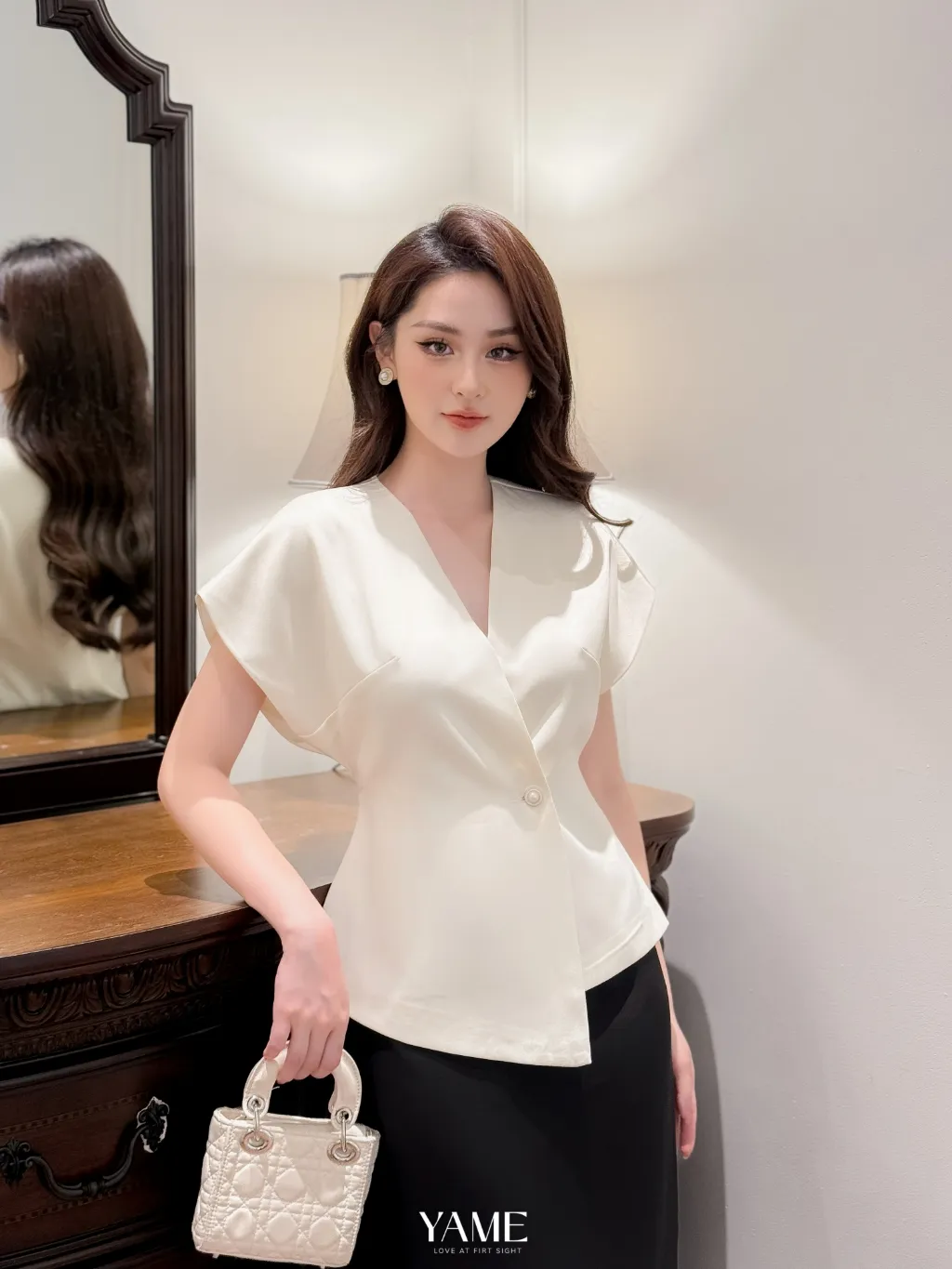 Ảnh Áo nữ dáng peplum cổ V vạt lệch tay chờm vai nhiều màu đính cúc ngọc YAME AA182 1