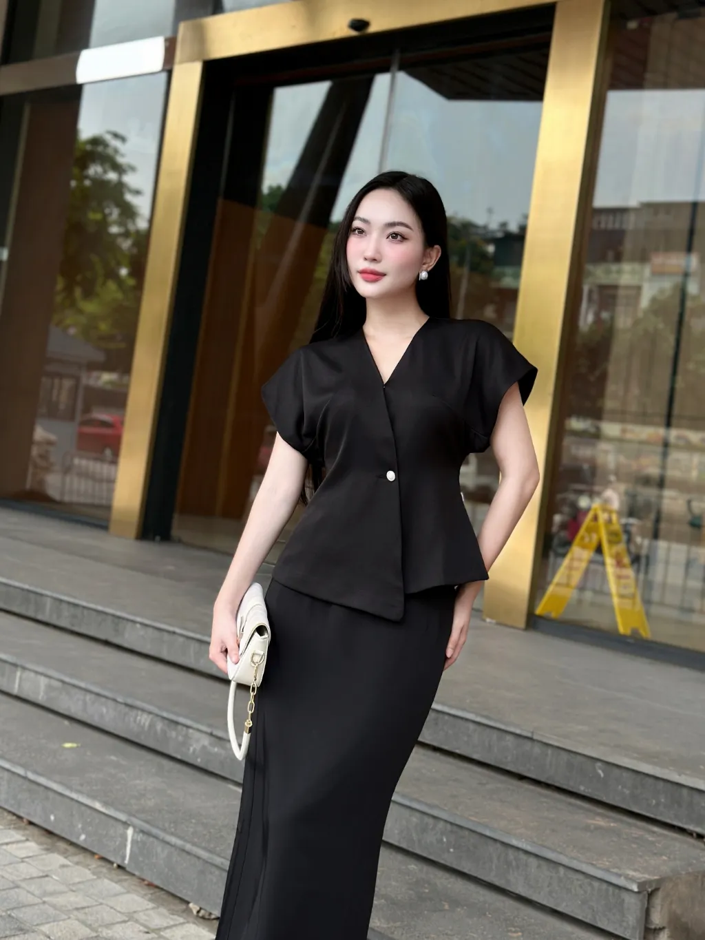 Ảnh Áo nữ dáng peplum cổ V vạt lệch tay chờm vai nhiều màu đính cúc ngọc YAME AA182 3