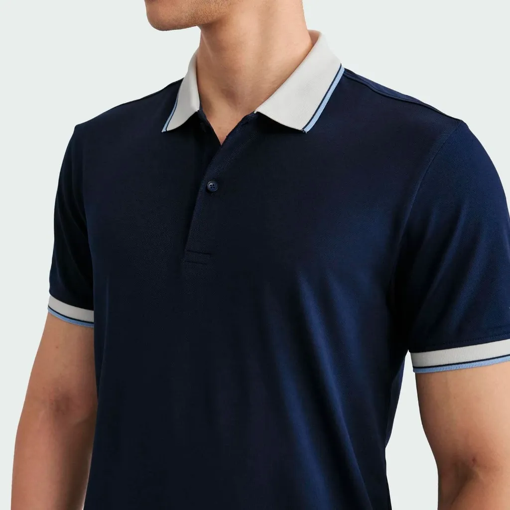 Ảnh Áo Polo Nam Aristino Insidemen Regular Fit IPS066S2 suông nhẹ thoải mái cử động nhưng vẫn tôn dáng khi mặc 1