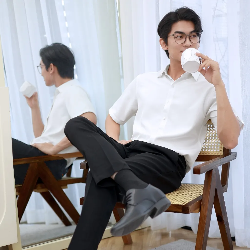 Ảnh Áo sơ mi nam tay ngắn Trắng Đen POLYS Fullbox, Vải Chéo Thái mềm mịn Sơ mi Trắng Đen Tay Ngắn BASIC 3