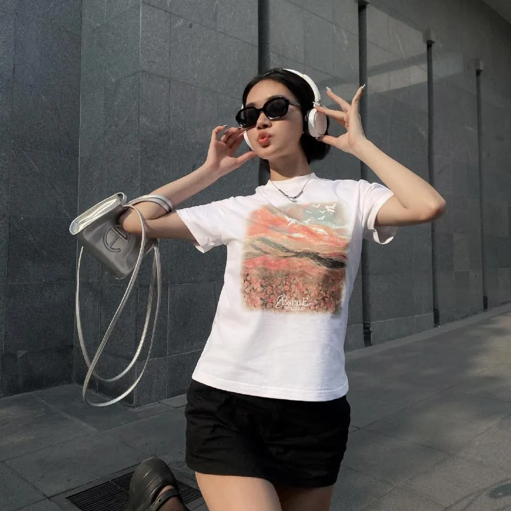 Ảnh Áo Thun Baby Tee Nữ 100% Cotton Oh Wonder Studio Estate Sunset Classic Fit 4