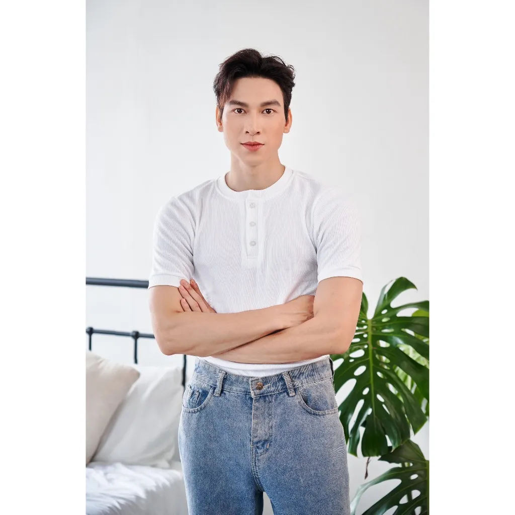 Ảnh Áo Thun Nam Tay Ngắn Cổ Tròn Xẻ Trụ Vải Thun Tăm Gân Cao Cấp Form Body Thương Hiệu Mr Twins 3