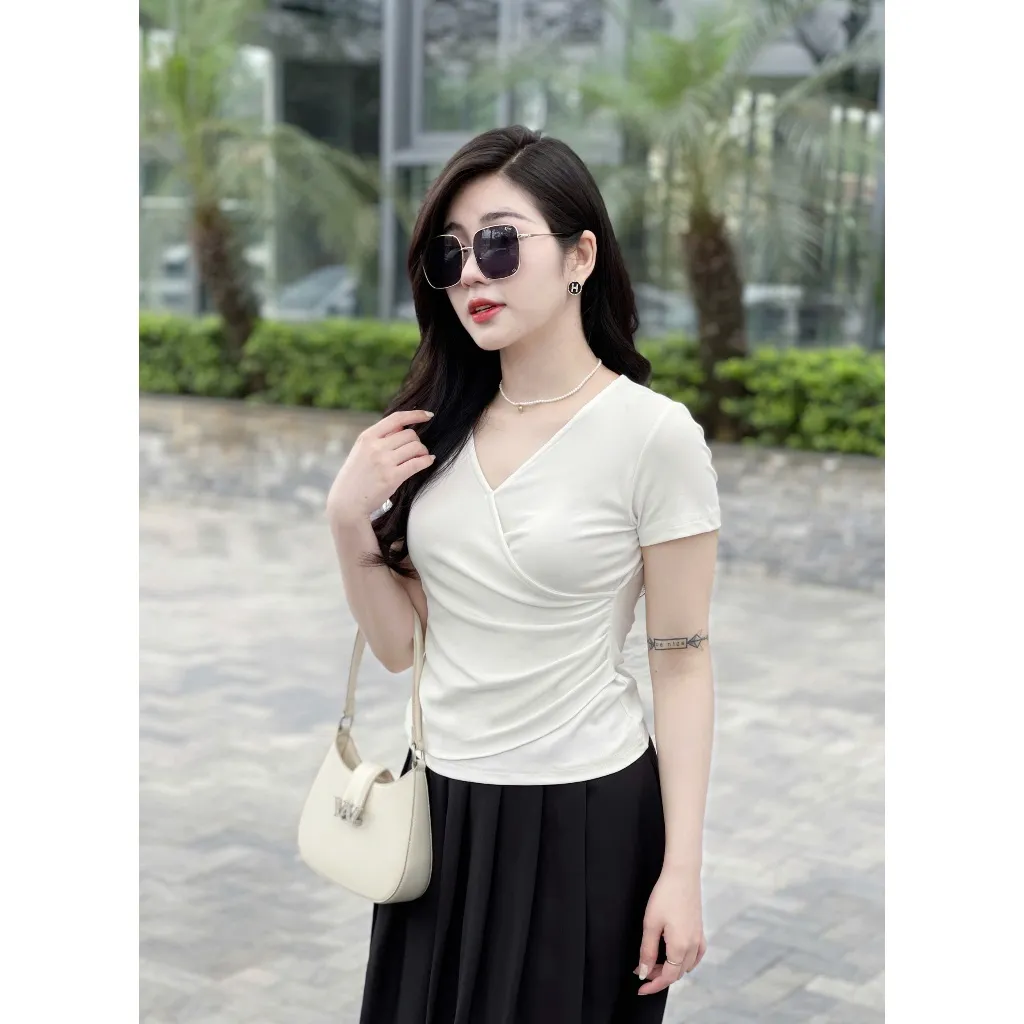 Ảnh Áo thun nữ che bụng sau sinh cổ tim dáng ôm nhẹ nhún eo Evalover 1