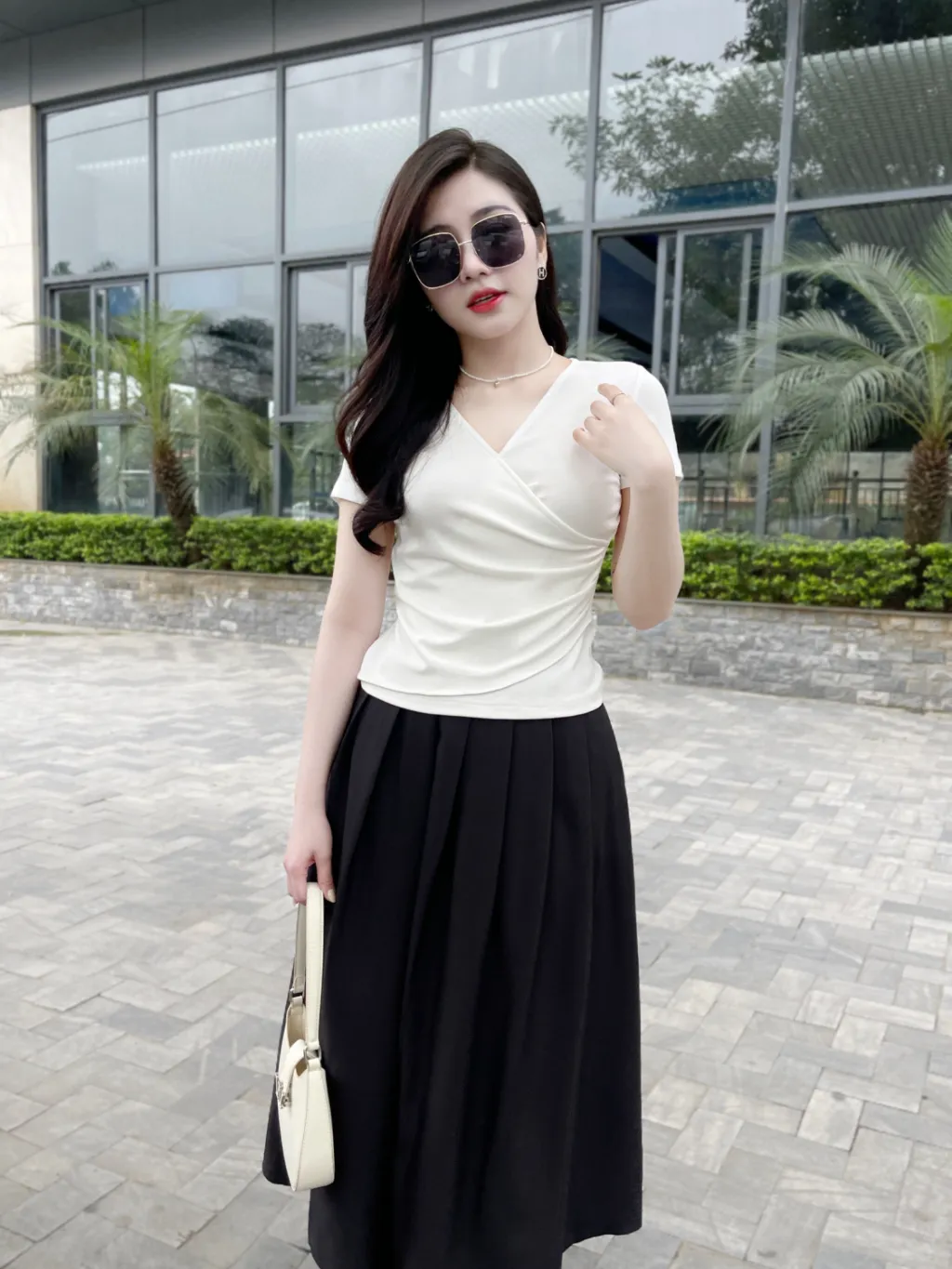 Ảnh Áo Thun Nữ Kiểu Cổ Tim Nhún Eo Dáng Ôm Chất Vải Mềm Mịn Co Giãn 4 Chiều Evalover 3