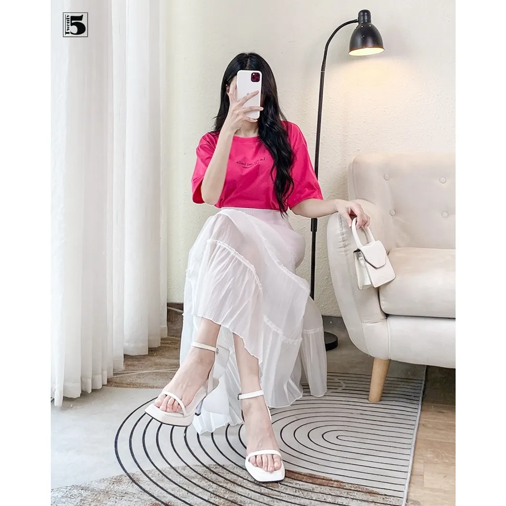 Ảnh Áo thun nữ Twentyfive dáng rộng ngắn tay, cổ tròn họa tiết in chữ La vie est belle TL13 3