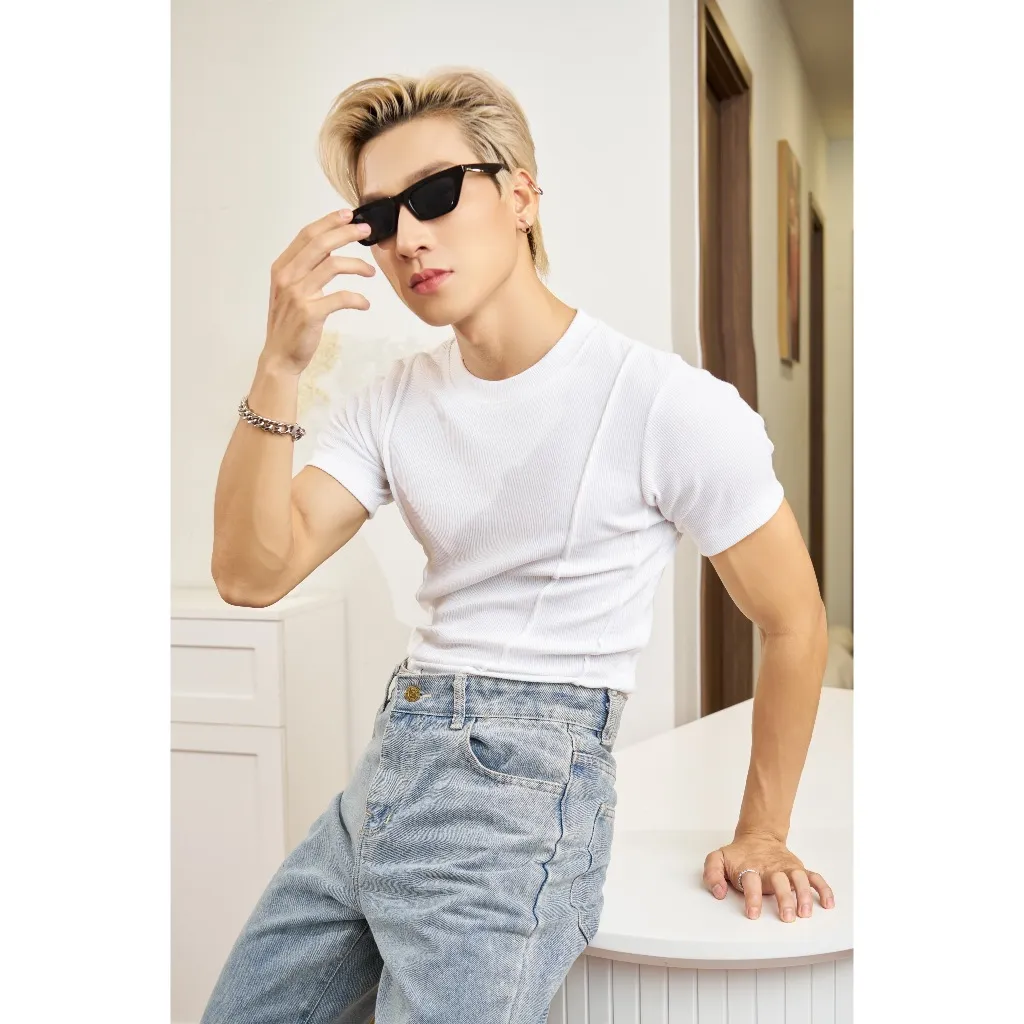 Ảnh Áo Thun Tay Ngắn Xếp Ly Cổ Tròn Thun Cotton Tăm Gân Form Body Thương Hiệu Mr Twins Menswear Top 2