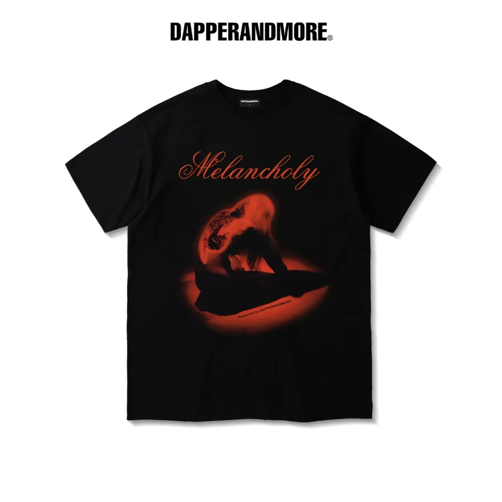 Ảnh Áo Thun Unisex DAPPERANDMORE Melancholy Form Rộng Oversize 100% Cotton 250GSM - Black 1