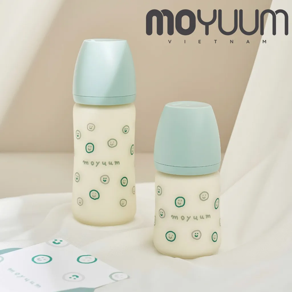 Ảnh Bình sữa Thủy tinh tráng silicon Moyuum - Mẫu xanh - 150ml - Kèm núm 1 2