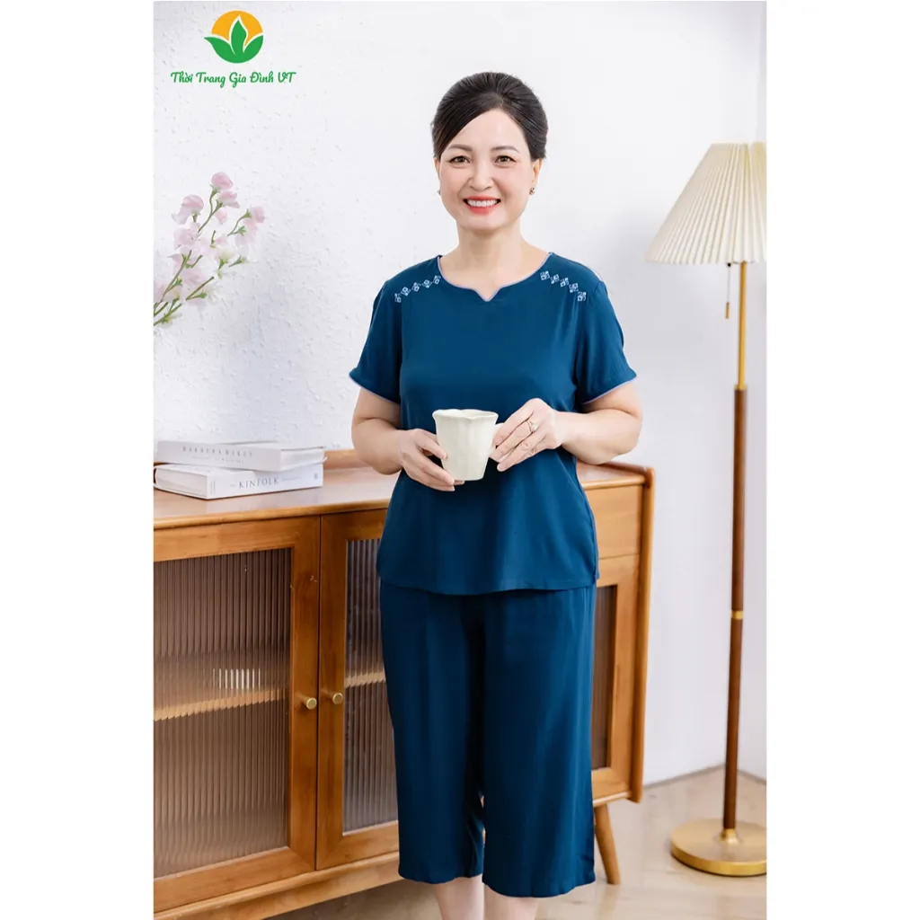 Ảnh Bộ lanh tole  trung niên quần lửng áo cộc tay cổ thêu vai thời trang Việt Thắng - B26.2408 1