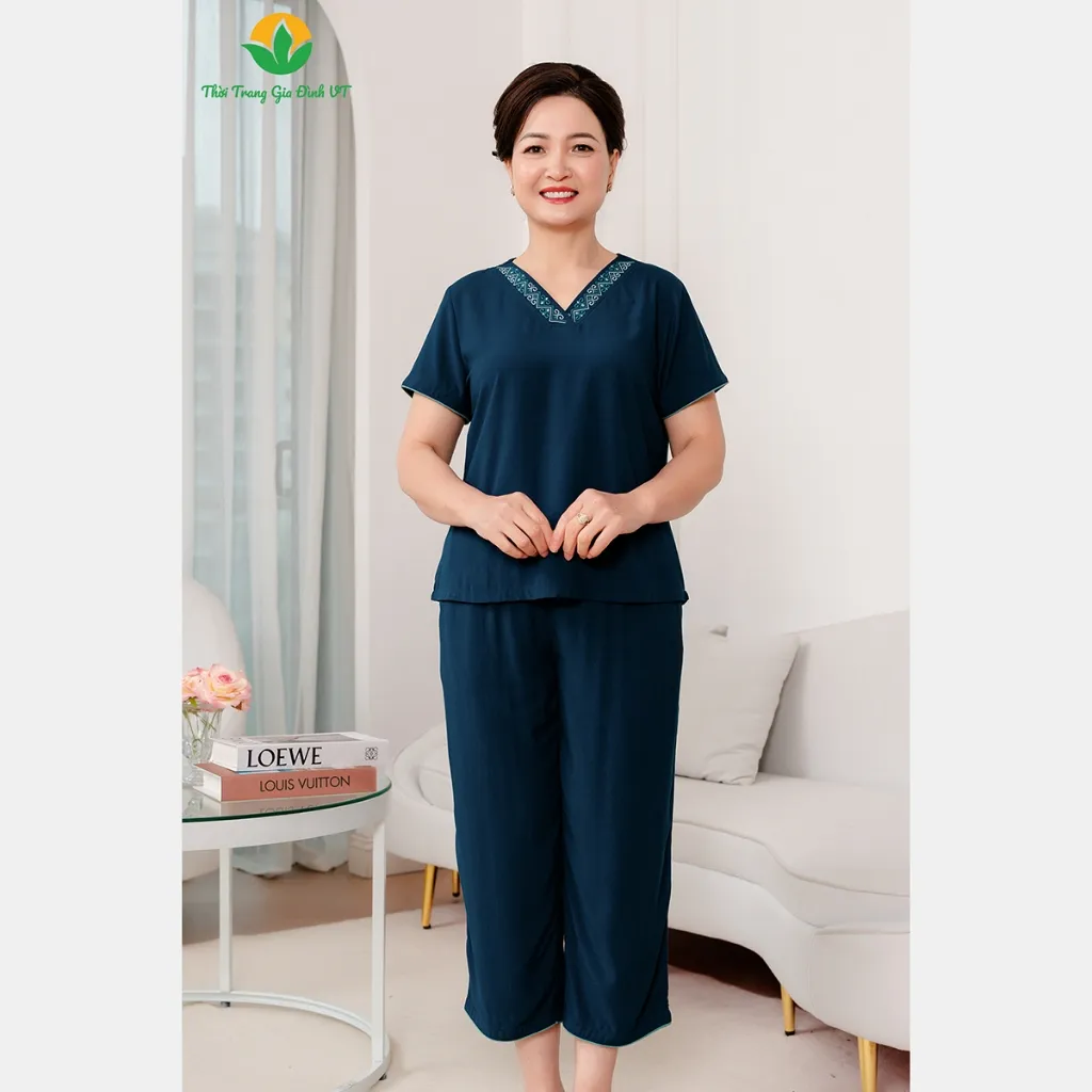 Ảnh Bộ lanh trung niên mặc mùa hè Việt Thắng quần lửng, áo cộc tay cổ V thêu họa tiết - B26.5093 1