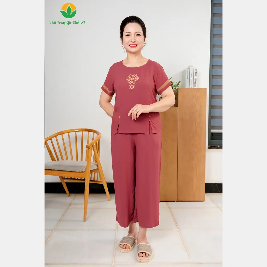 Ảnh Bộ đồ lanh nữ trung niên Việt Thắng, quần lửng dài, áo cộc tay, cúc trang trí - B26.2402 1