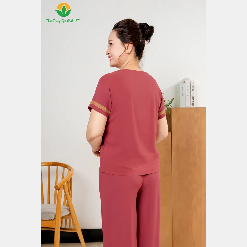 Ảnh Bộ đồ lanh nữ trung niên Việt Thắng, quần lửng dài, áo cộc tay, cúc trang trí - B26.2402 3