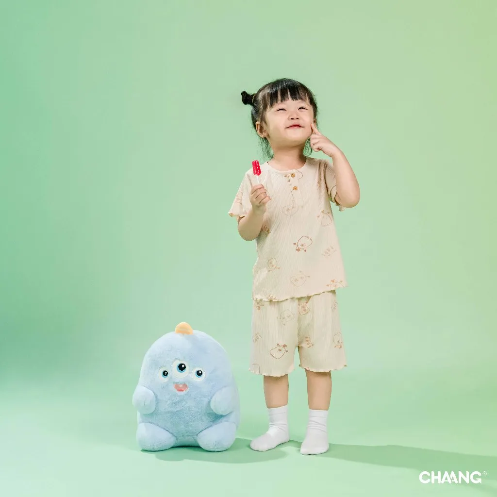 Ảnh Bộ quần áo cộc cổ trụ Monster cho bé gái chất liệu tăm lạnh 1