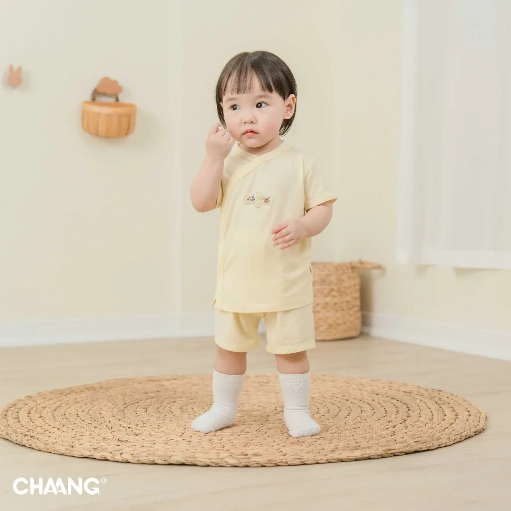 Ảnh Bộ quần áo cộc tay cúc chéo Bloom cho bé gái và bé trai 1