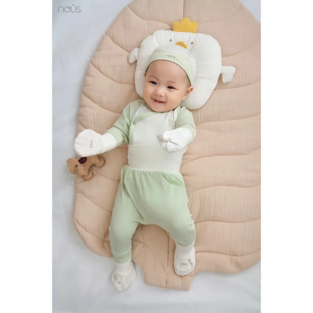 Ảnh Bộ quần áo sơ sinh cài lệch newborn Nous (3-5.5kg) 2