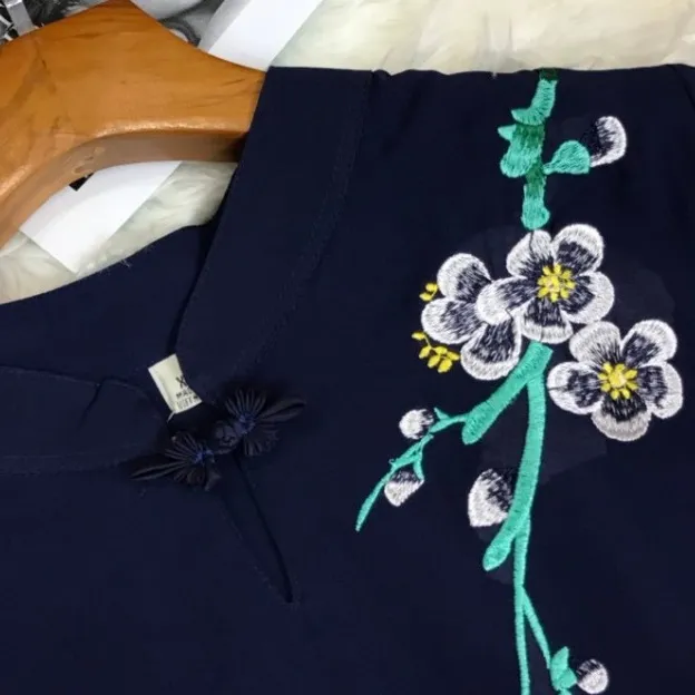 Ảnh Bộ Trung Niên Cho Mẹ MAI THY S771, Set Đồ Cho Mẹ Trung Niên Áo Cổ Tàu Thêu Hoa Mai Quần Thun Mát Mẻ | Thời Trang Nữ U50 1