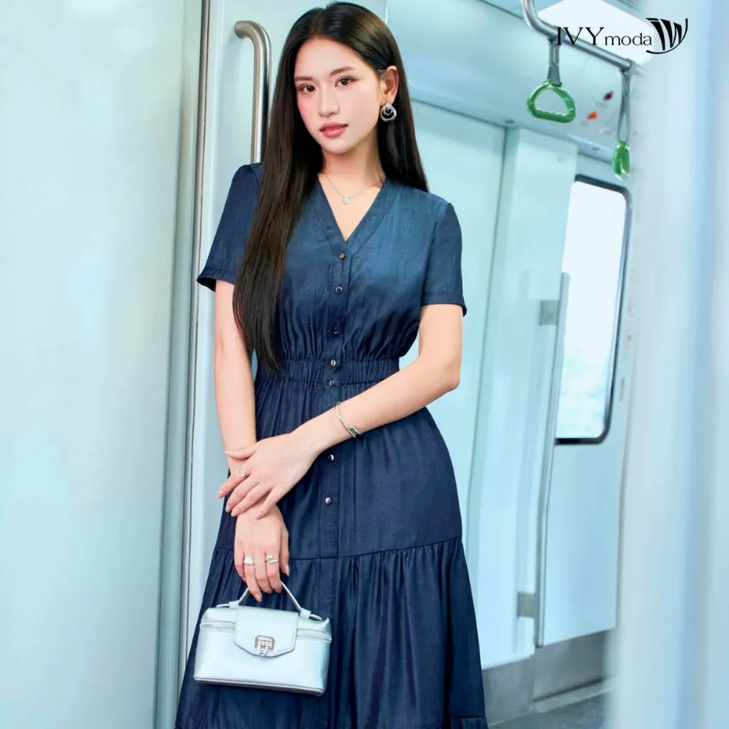 Ảnh Button-Down Denim Dress – Đầm xòe xếp tầng, Đầm công sở dạo phố nữ IVY moda MS 47B0104 1
