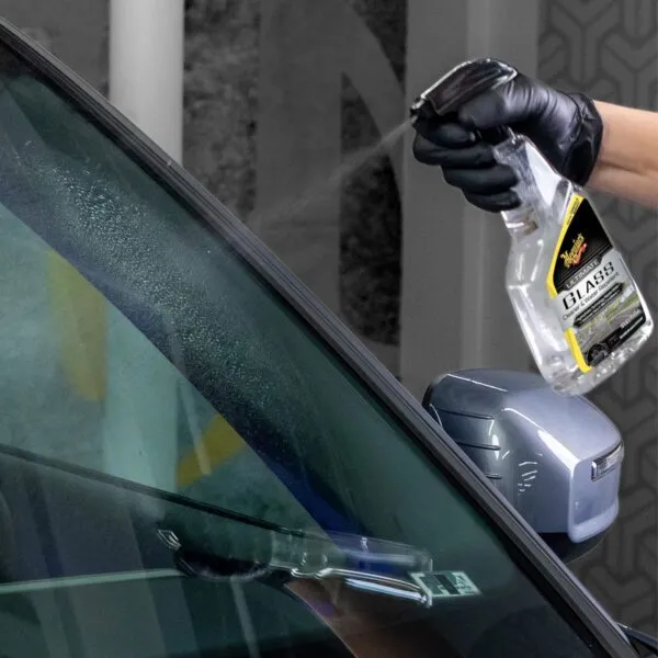 Ảnh Chai vệ sinh kính tạo hiệu ứng lá sen Meguiar's Ultimate Glass Cleaner & Water Repellent - G240416 4