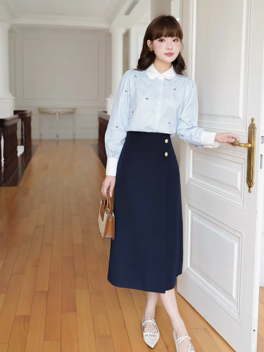 Ảnh Chân váy nữ dáng A lệch tà cách điệu nhiều màu đính cúc đồng trang trí YAME YCV603 4
