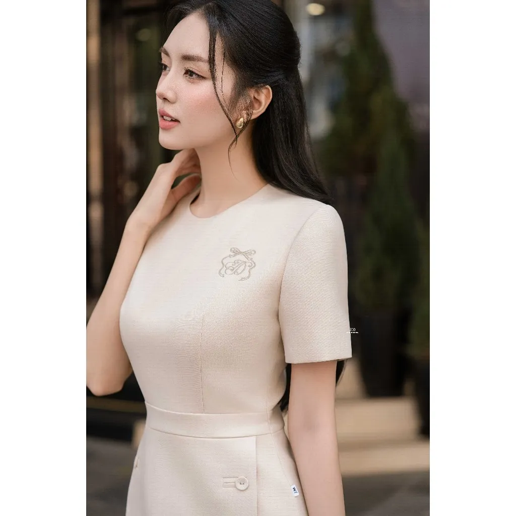 Ảnh Đầm cổ tròn thêu ngực, chân tà bung 1S31.2504K, váy ngắn dáng a thanh lịch công sở trẻ trung hiện đại thiết kế bởi JM 2