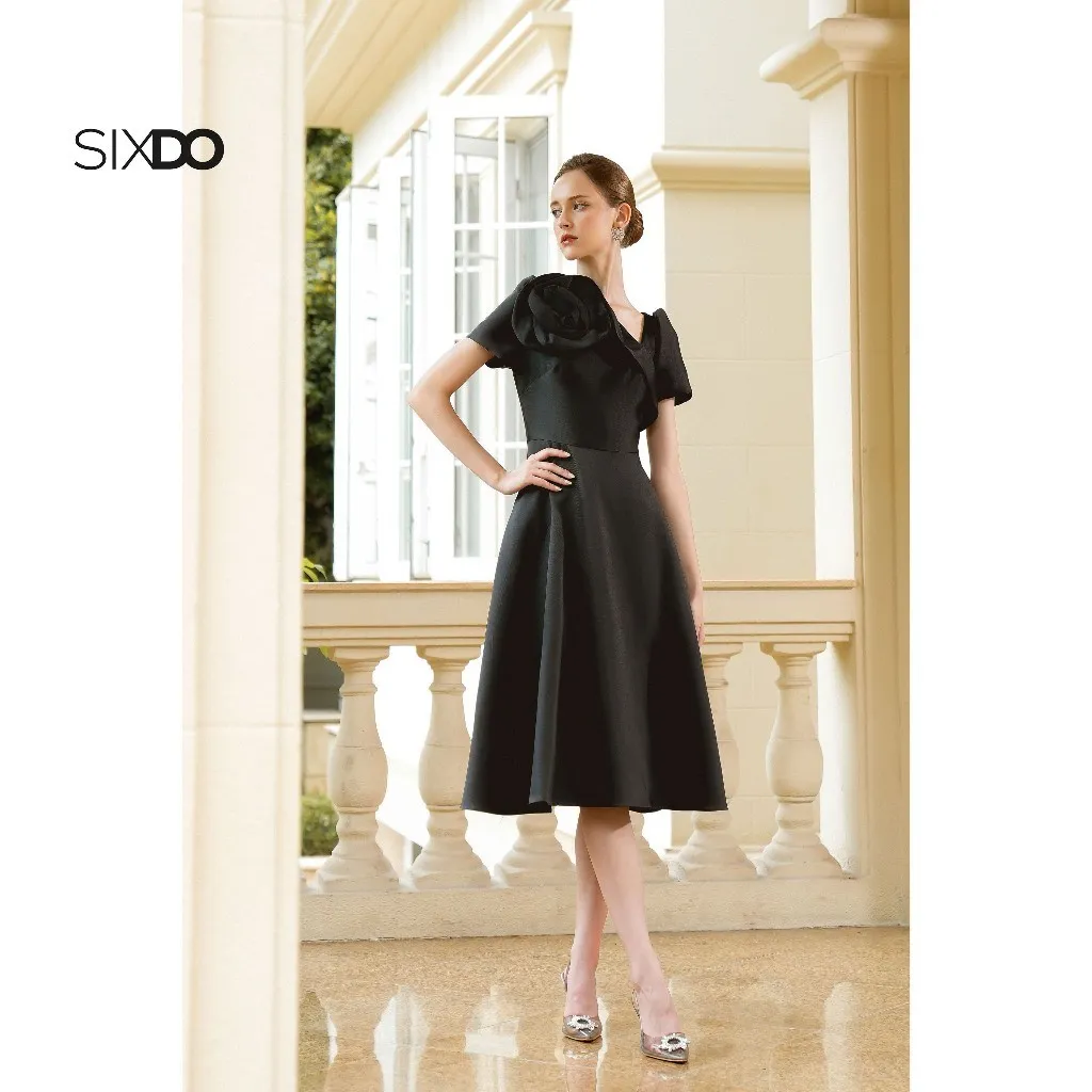 Ảnh Đầm đen taffeta hoa 3D cổ V lệch SIXDO (Black 3D Flower Taffeta Midi Dress) 1