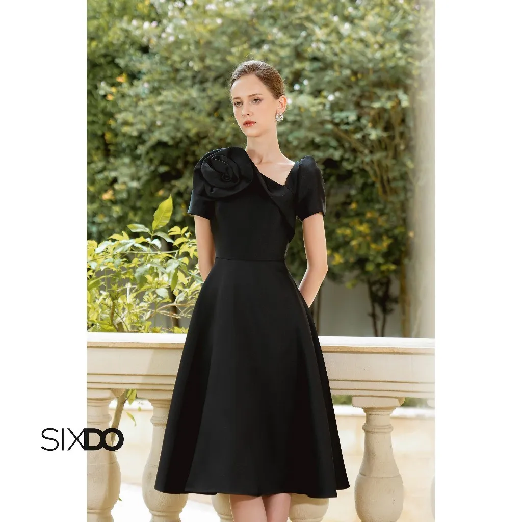 Ảnh Đầm đen taffeta hoa 3D cổ V lệch SIXDO (Black 3D Flower Taffeta Midi Dress) 2