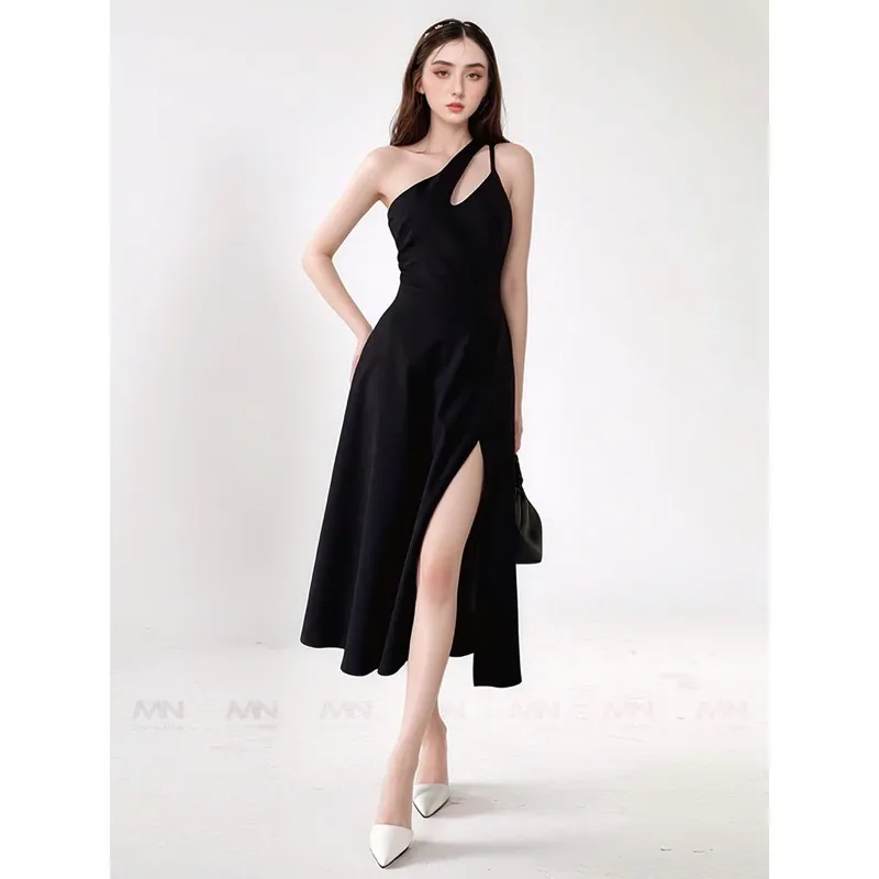 Ảnh Đầm dự tiệc MINA xẻ đùi midi xoè màu đen thiết kế chéo vai chất liệu Cotton lạnh mịn quyến rũ MN188 3