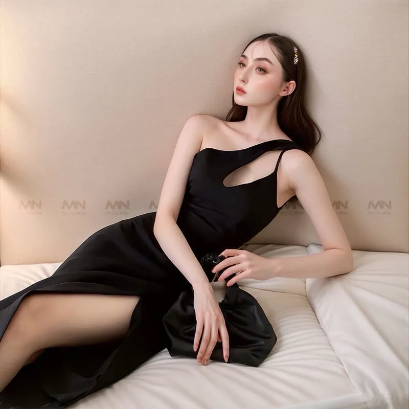 Ảnh Đầm dự tiệc MINA xẻ đùi midi xoè màu đen thiết kế chéo vai chất liệu Cotton lạnh mịn quyến rũ MN188 4