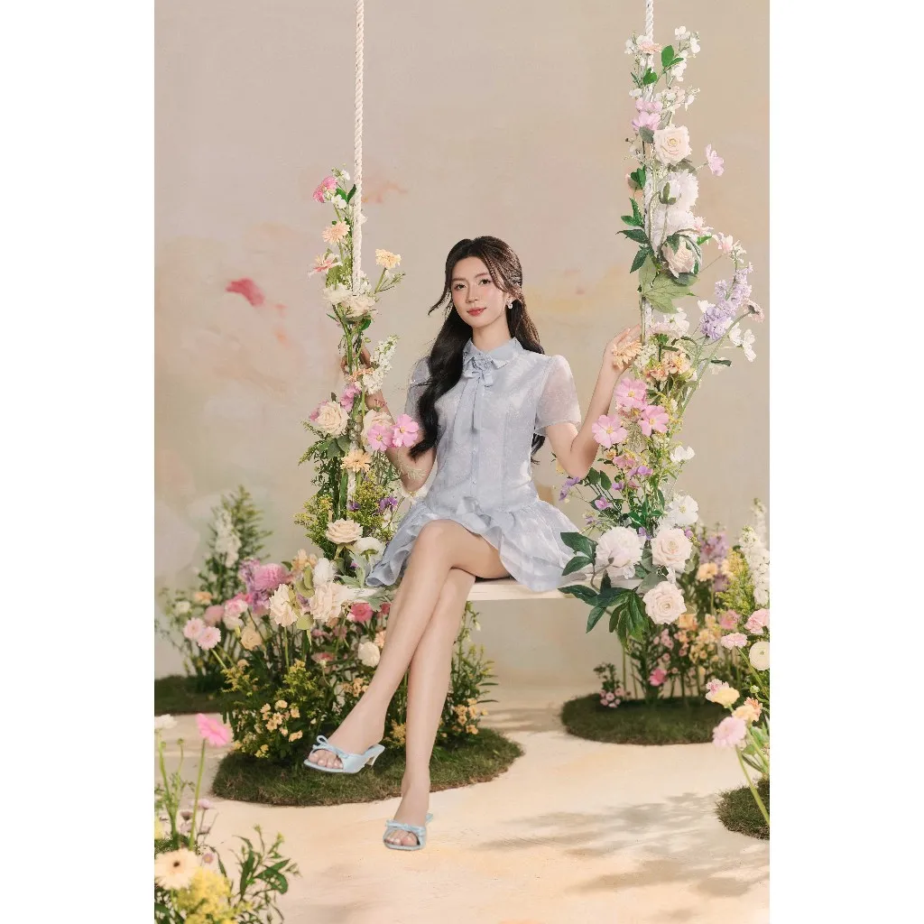 Ảnh Đầm phối cổ nơ, chân nhún tầng họa tiết 1R09.2503OG, váy đầm cổ sơ mi xòe tầng bồng nữ tính thanh lịch thiết kế bởi JM 1