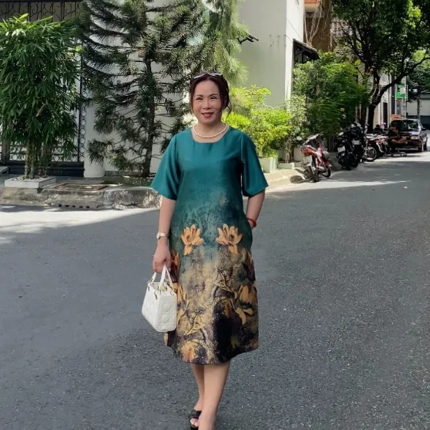 Ảnh Đầm Trung Niên MAI THY, BST Váy Suông Đi Tiệc Cho Mẹ Ngắn Tay Chất Lụa Cao Cấp | Thời Trang Nữ U50 1
