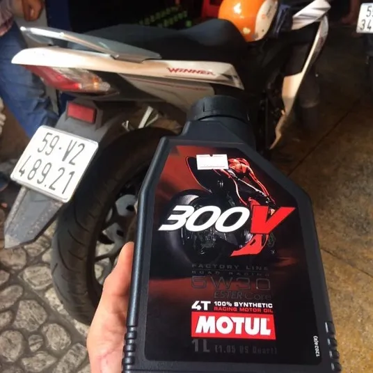 Ảnh Dầu Nhớt Xe Moto Motul 300V 5w30 Tem 1 lớp 1L 1