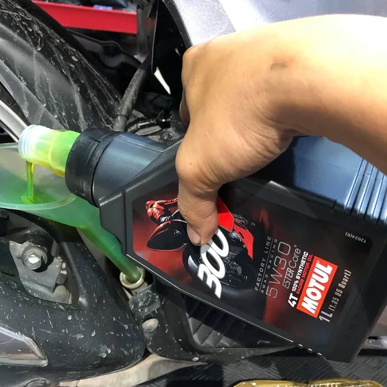 Ảnh Dầu Nhớt Xe Moto Motul 300V 5w30 Tem 1 lớp 1L 3