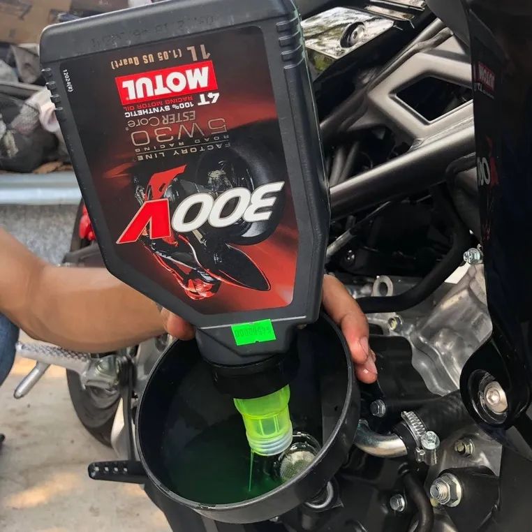 Ảnh Dầu Nhớt Xe Moto Motul 300V 5w30 Tem 1 lớp 1L 4