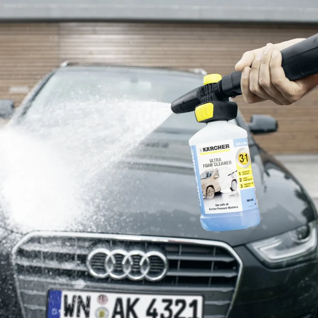 Ảnh Đầu phun tạo bọt Karcher FJ 10 với chất tẩy rửa xe hơi 4