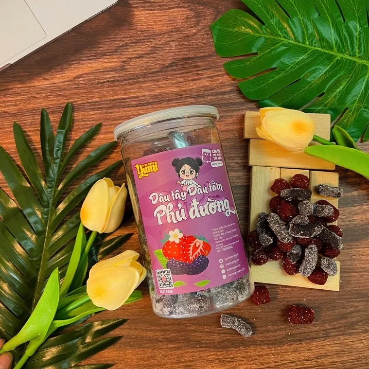 Ảnh Dâu tây dâu tằm phủ đường Yumi 500g kẹo hoa quả mix chua ngọt ăn vặt trái cây thơm ngon 3