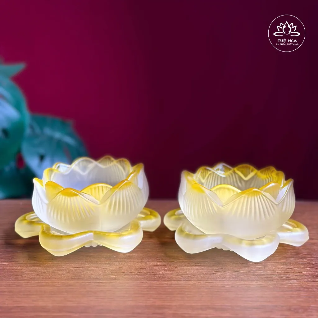 Ảnh Đế Nến Hoa Sen Lưu Ly, Màu Trắng, Vàng, Xanh - Tuệ Nga 2