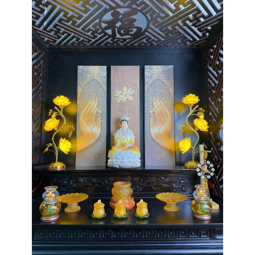 Ảnh Đèn Hoa Sen Lưu Ly, Thân Hợp Kim Sơn Mạ Vàng Cao 55cm, 3 Bông Hoa Sen Nở - Tuệ Nga 3