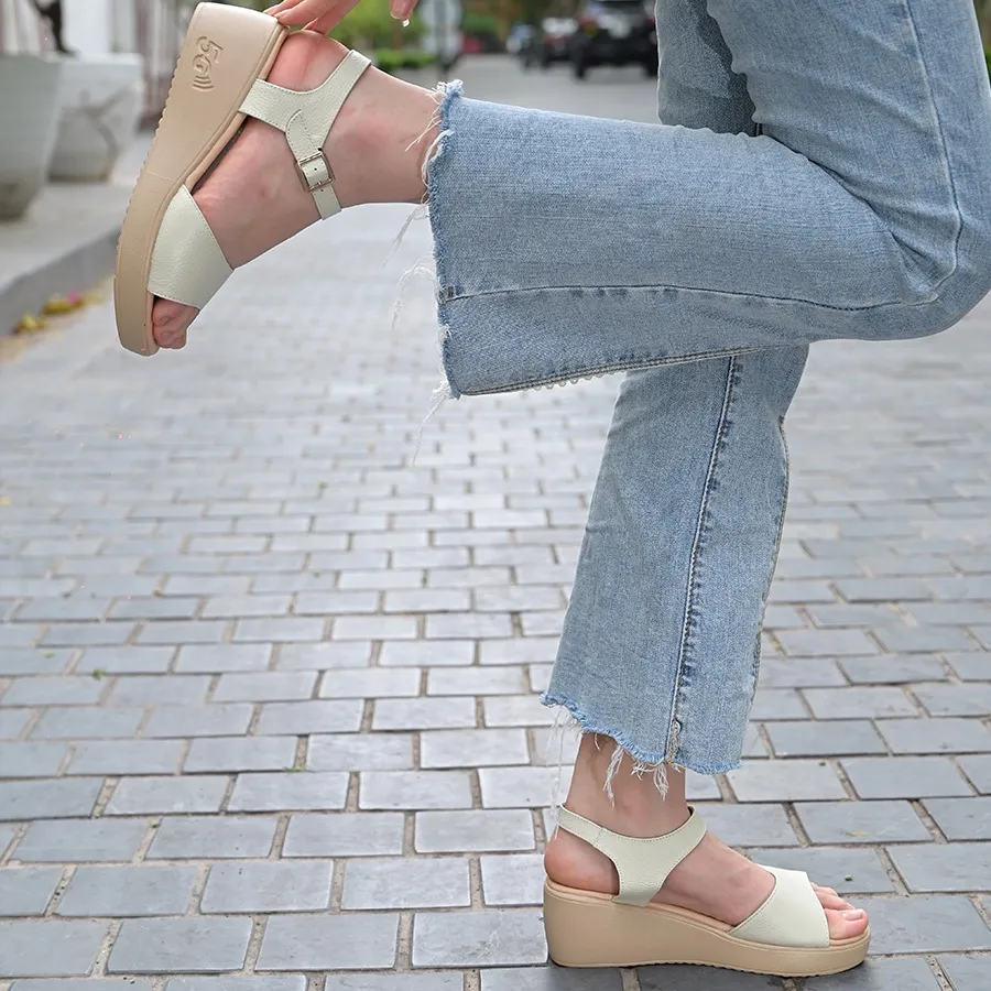 Ảnh Dép sandal nữ đế xuồng LUNASHOES 62702 cao 5p da bò mềm êm chân khóa cài bảo hành 2 năm 3