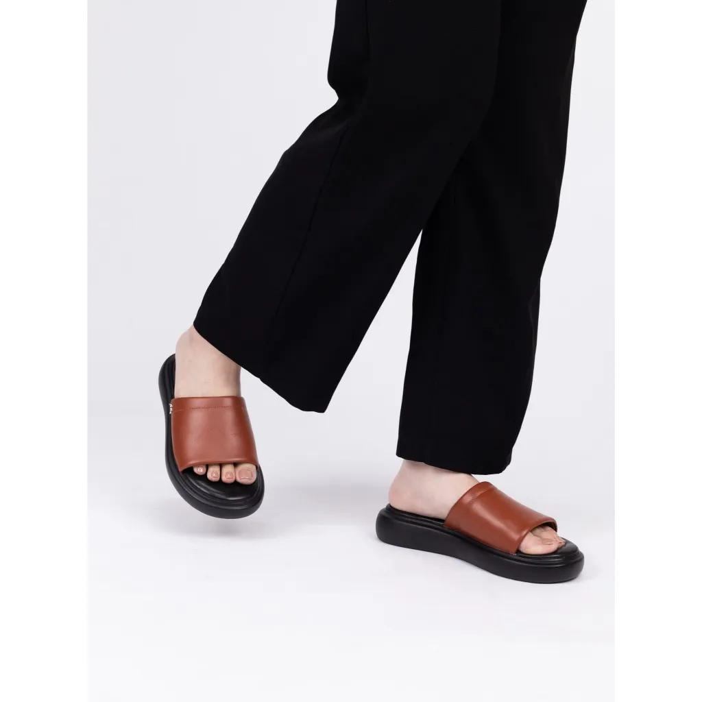 Ảnh Dép Sandal Nữ Kumoo Đế Bánh Mì Trẻ Trung Cá Tính Màu Đỏ SD-KUMO-005-C Dép Da Quai Ngang Thời Trang 2