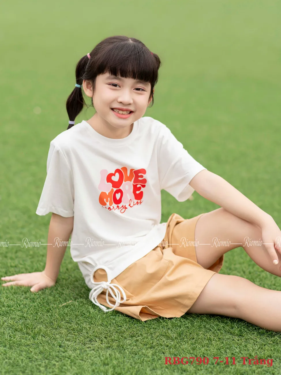 Ảnh Đồ bộ bé gái RIOMIO size 27-50kg, áo phông in chữ Love More phối quần kaki RBG790 3