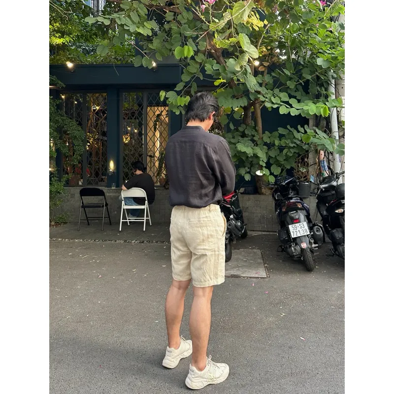Ảnh DODEP Quần shorts đùi nam linen relaxed fit màu be, đen 3