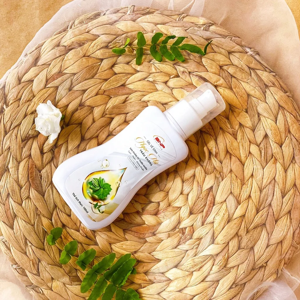 Ảnh Dung dịch vệ sinh phụ nữ Ngọc Nữ Trầu Không BANIPHAR dạng gel 150ml 4