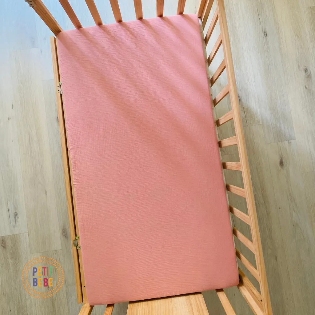 Ảnh Ga bọc nệm cũi 62x114cm cho bé PETIT BEBE muslin bo chun màu trơn 2