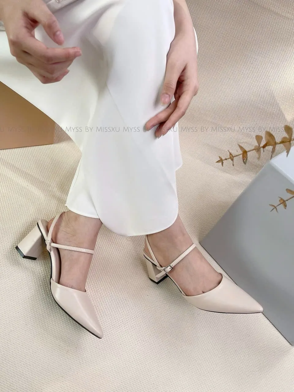 Ảnh Giày cao gót nữ MYSS mũi nhọn quai trước phối khóa quai sau dây thun sau 6cm thời trang - CG337 1